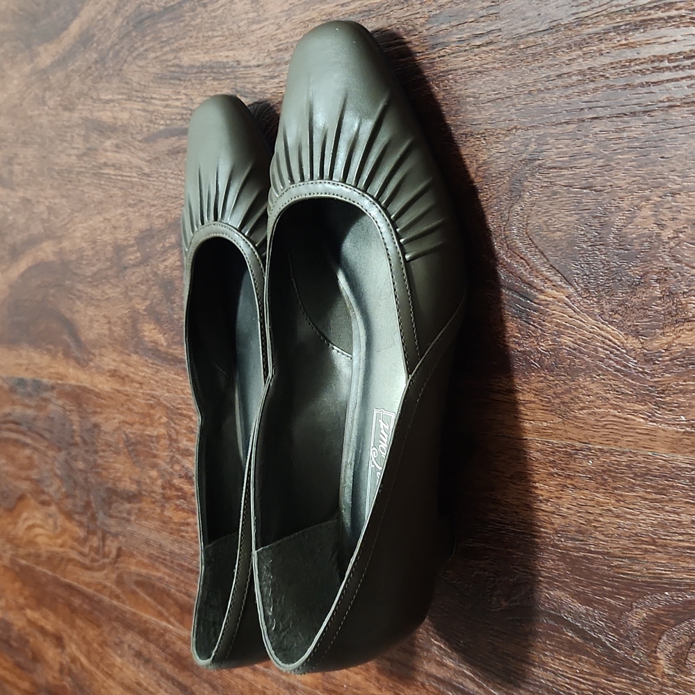 3/ $20 Carriage Court High heels women shoes